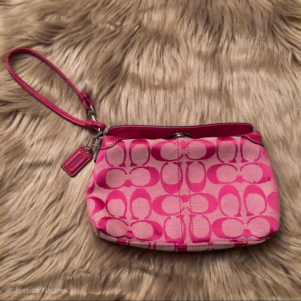 🌵 COACH / Signature Canvas & Leather Wristlet 🌵